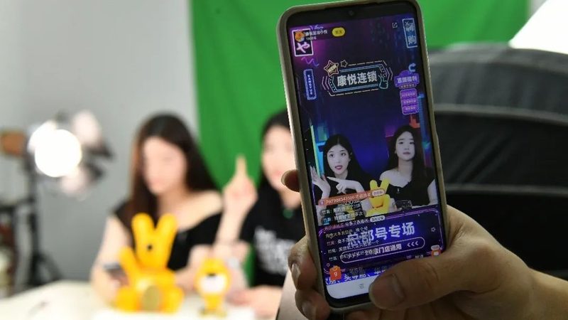 开荒保洁，顾名思义，是指新装修房屋的首次保洁。其价格通常由以下几个因素构成：